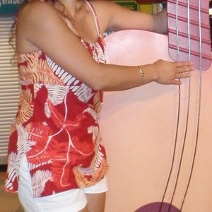 Manuheali'i top (like new).